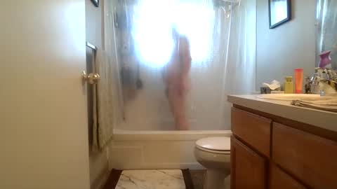 Snapshot of silverdragon70 chatting on 09-27-25, 08:03 silverdragon70 online show from 09-27-25, 08:03