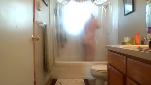 Snapshot of silverdragon70 chatting on 09-28-25, 08:25 silverdragon70 online show from 09-28-25, 08:25