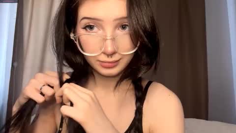 Snapshot of silverflower_ chatting on 02-17-26, 08:11 Riya online show from 02-17-26, 08:11