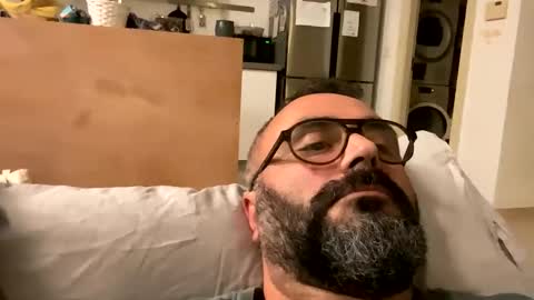 Snapshot of simon_bb chatting on 12-18-25, 08:48 Si online show from 12-18-25, 08:48