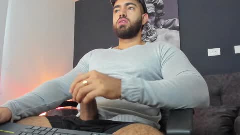 simon_leon01 online show from 12-05-24, 11:38