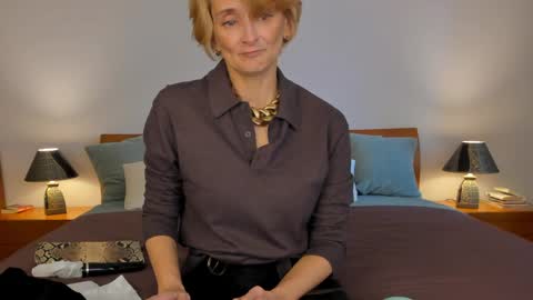 Snapshot of simonadebeauvoir chatting on 05-01-26, 07:24 Simona online show from 05-01-26, 07:24