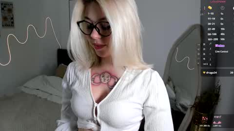 Snapshot of simonagerry chatting on 10-18-25, 05:10 SimonaGerry online show from 10-18-25, 05:10