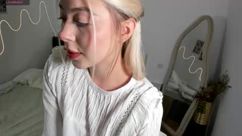 Snapshot of simonagerry chatting on 10-22-25, 04:35 SimonaGerry online show from 10-22-25, 04:35