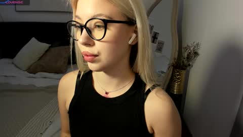 Snapshot of simonagerry chatting on 12-05-25, 04:32 SimonaGerry online show from 12-05-25, 04:32