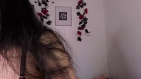 Simone Phill  online show from 10-28-25, 08:33