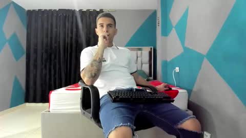 Snapshot of simonkeler chatting on 12-29-24, 12:30 SIMON KELER online show from 12-29-24, 12:30