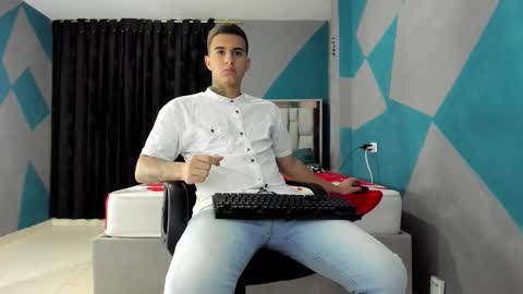 Snapshot of simonkeler chatting on 12-30-24, 11:28 SIMON KELER online show from 12-30-24, 11:28