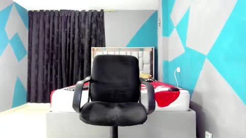 Snapshot of simonkeler chatting on 12-31-24, 08:37 SIMON KELER online show from 12-31-24, 08:37