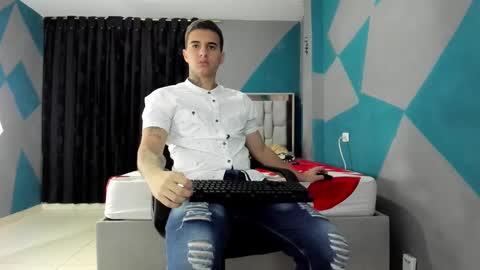 Snapshot of simonkeler chatting on 01-06-25, 10:46 SIMON KELER online show from 01-06-25, 10:46