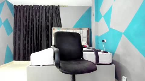 Snapshot of simonkeler chatting on 01-08-25, 02:46 SIMON KELER online show from 01-08-25, 02:46