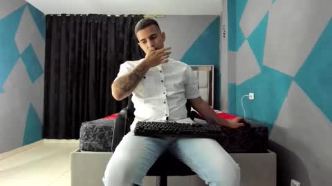 Snapshot of simonkeler chatting on 02-02-25, 03:21 SIMON KELER online show from 02-02-25, 03:21