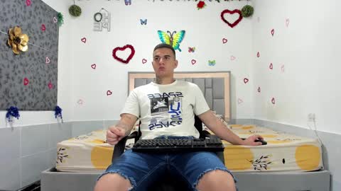 Snapshot of simonkeler chatting on 09-11-25, 01:17 SIMON KELER online show from 09-11-25, 01:17