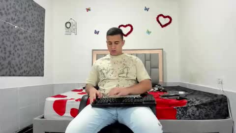 Snapshot of simonkeler chatting on 09-27-25, 12:15 SIMON KELER online show from 09-27-25, 12:15