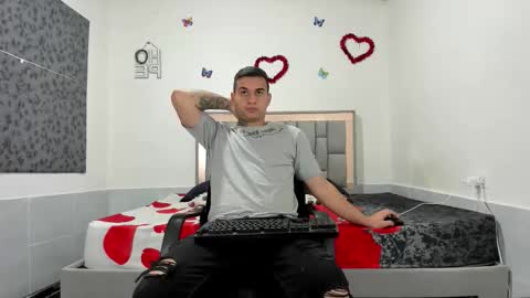 Snapshot of simonkeler chatting on 09-30-25, 11:48 SIMON KELER online show from 09-30-25, 11:48