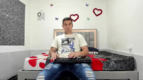 Snapshot of simonkeler chatting on 10-08-25, 11:52 SIMON KELER online show from 10-08-25, 11:52