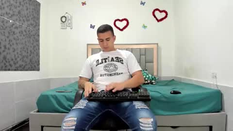 Snapshot of simonkeler chatting on 10-18-25, 02:25 SIMON KELER online show from 10-18-25, 02:25