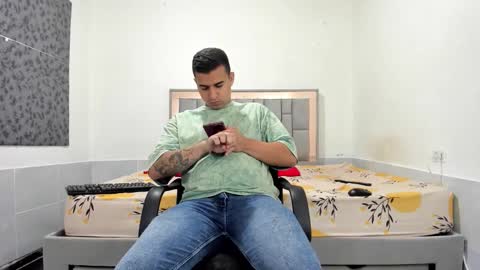 Snapshot of simonkeler chatting on 11-29-25, 04:26 SIMON KELER online show from 11-29-25, 04:26