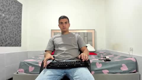 Snapshot of simonkeler chatting on 12-02-25, 10:53 SIMON KELER online show from 12-02-25, 10:53