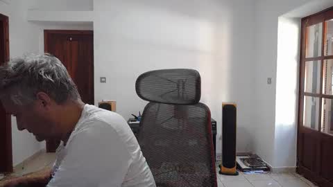 Snapshot of simonthenudist chatting on 09-24-25, 12:52 Simon online show from 09-24-25, 12:52