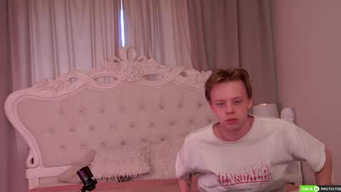 Snapshot of simonwarner chatting on 05-10-26, 08:19 Simon online show from 05-10-26, 08:19