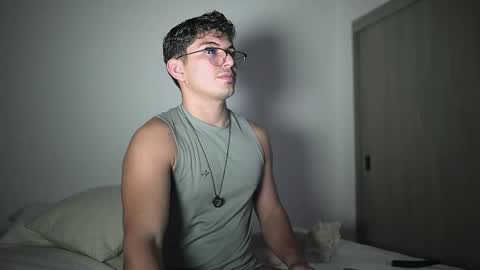 Snapshot of simoon_01 chatting on 02-10-26, 04:38 SIMOON online show from 02-10-26, 04:38