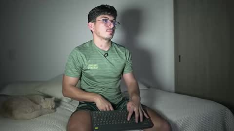 Snapshot of simoon_01 chatting on 03-01-26, 02:02 SIMOON online show from 03-01-26, 02:02