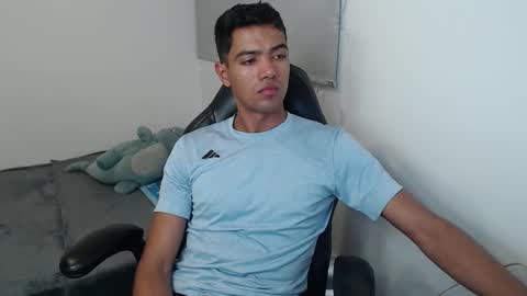 Snapshot of simple_guyy chatting on 01-17-26, 02:38 Andrey online show from 01-17-26, 02:38