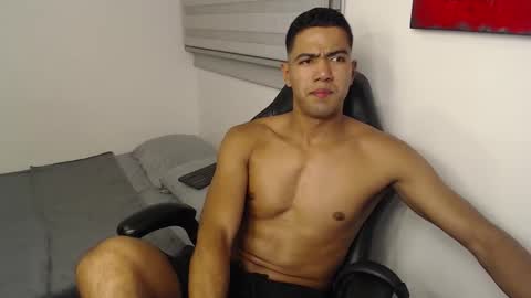 Snapshot of simple_guyy chatting on 02-15-26, 12:40 Andrey online show from 02-15-26, 12:40