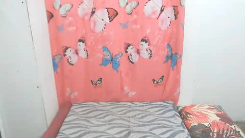 Snapshot of simpleladie15 chatting on 02-09-25, 01:11 marisweet online show from 02-09-25, 01:11