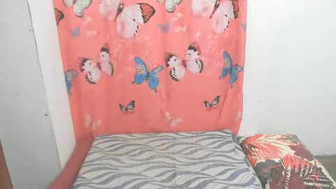 Snapshot of simpleladie15 chatting on 02-11-25, 09:20 marisweet online show from 02-11-25, 09:20