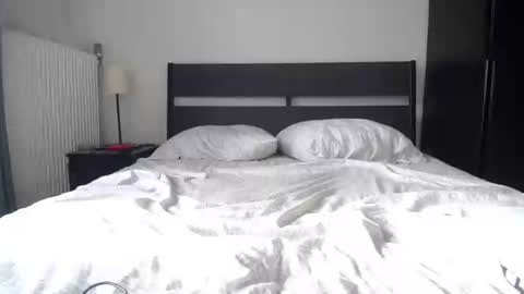 Sofi wed. - sat. 11am - 11 pm and Santi with Sofi sun.. - tue. 11 am - 5 pm  europe online show from 12-28-24, 11:52