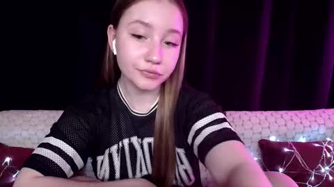 Snapshot of sindiwatsoon chatting on 12-17-24, 05:47 Sindi online show from 12-17-24, 05:47