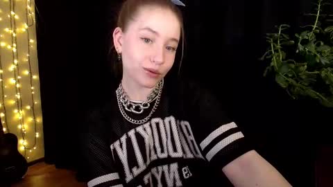 Snapshot of sindiwatsoon chatting on 09-12-25, 11:21 Sindi online show from 09-12-25, 11:21