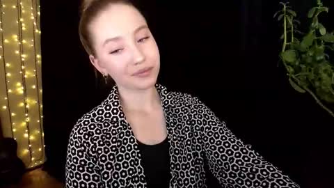 Snapshot of sindiwatsoon chatting on 10-29-25, 12:29 Sindi online show from 10-29-25, 12:29