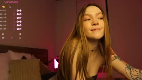 Snapshot of sinfulsmile_ chatting on 03-09-25, 01:15 Ivy online show from 03-09-25, 01:15