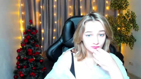 Snapshot of sinty_noria chatting on 12-31-24, 01:04 Sinty Noria online show from 12-31-24, 01:04