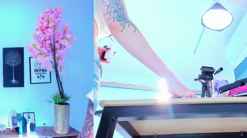 Snapshot of siouxsie_cenobite chatting on 09-21-25, 10:50 Siouxsie online show from 09-21-25, 10:50