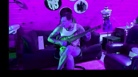 Snapshot of siphonophorstrings chatting on 11-17-25, 10:26 Dustbunnyfoofoo online show from 11-17-25, 10:26