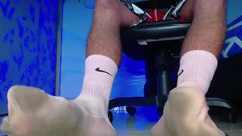 only foot                         worshipers here online show from 11-08-25, 08:03