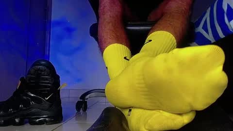 only foot                         worshipers here online show from 02-20-26, 06:26