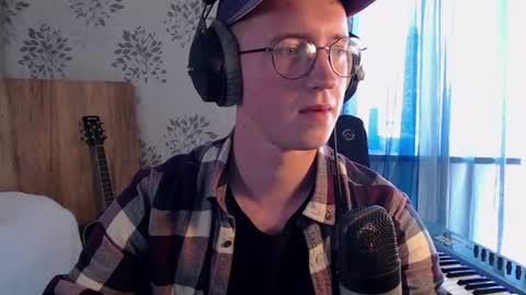 Alex online show from 06-18-26, 03:16