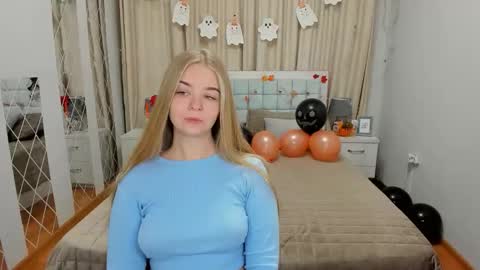 SirenaBloom online show from 10-23-25, 05:51