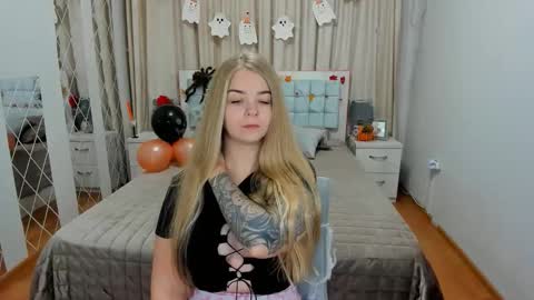 SirenaBloom online show from 10-26-25, 05:35