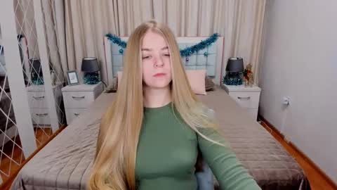 SirenaBloom online show from 12-22-25, 05:37