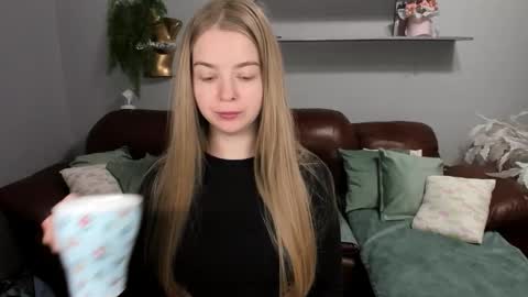 SirenaBloom online show from 04-26-26, 05:05