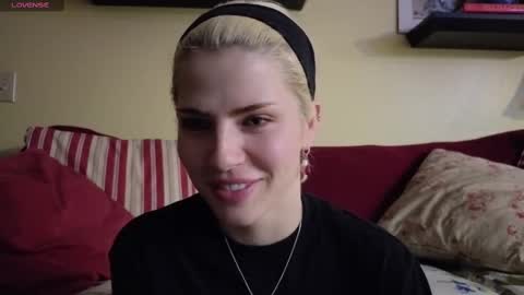 Snapshot of sirenitysirenx chatting on 09-23-25, 04:04 Sirenity online show from 09-23-25, 04:04