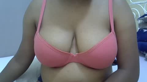 Snapshot of sisibrown97 chatting on 02-14-25, 03:47 brown online show from 02-14-25, 03:47