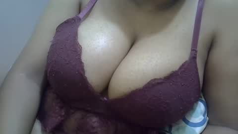 Snapshot of sisibrown97 chatting on 09-13-25, 09:31 brown online show from 09-13-25, 09:31