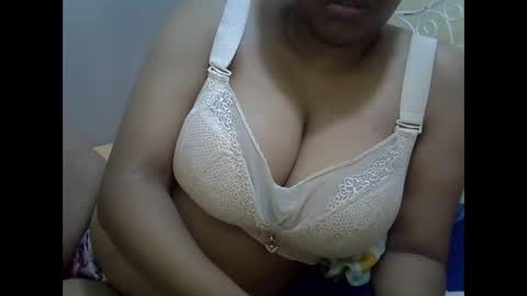 Snapshot of sisibrown97 chatting on 09-15-25, 10:32 brown online show from 09-15-25, 10:32